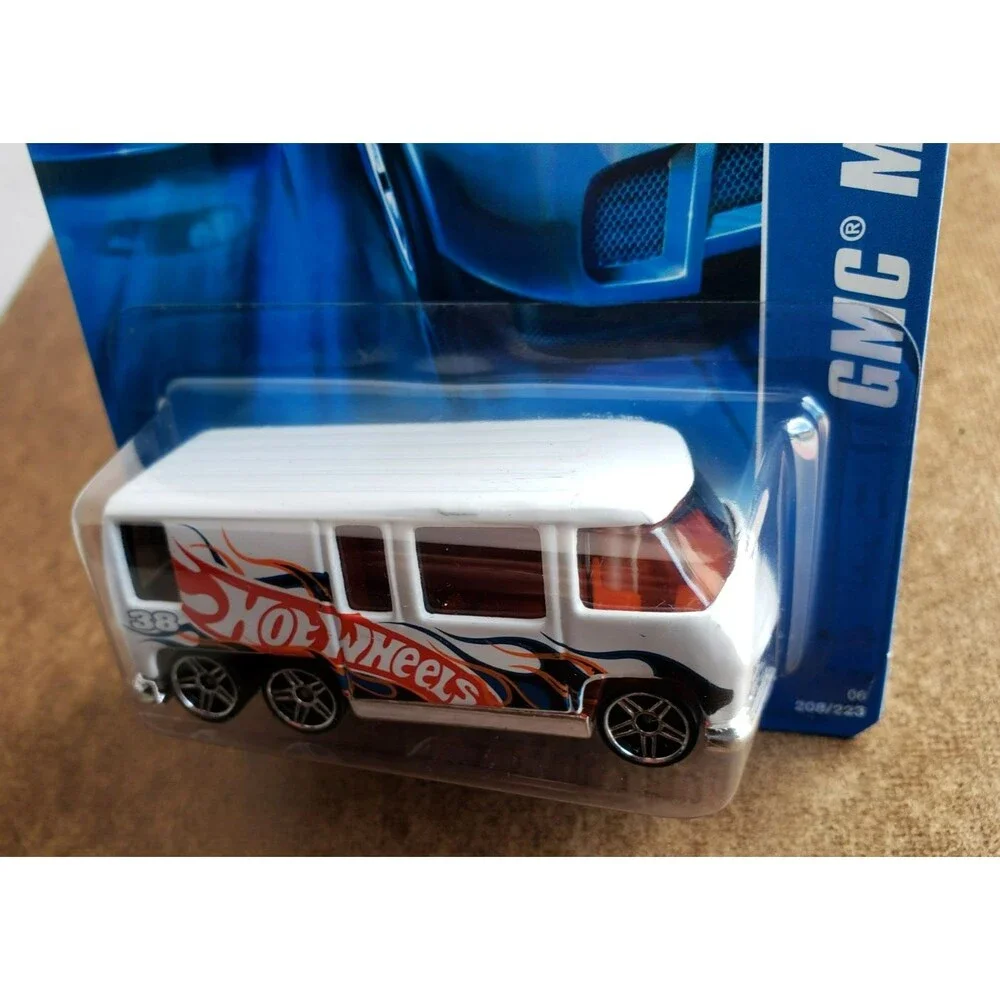 2006 Hot Wheels GMC MOTORHOME White MAINLINE SERIES #208 1:64 PR5 RIMS VARIATION